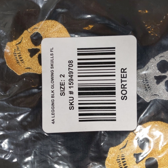 Torrid, black high-rise silver/gold glitter skull leggings with pockets - Picture 7 of 10